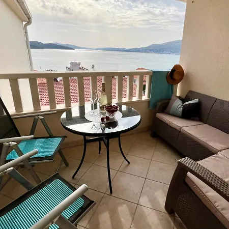 Penthouse Lux With A Panoramic View, Located On The Beachfront Of Ciovo-trogir Lägenhet