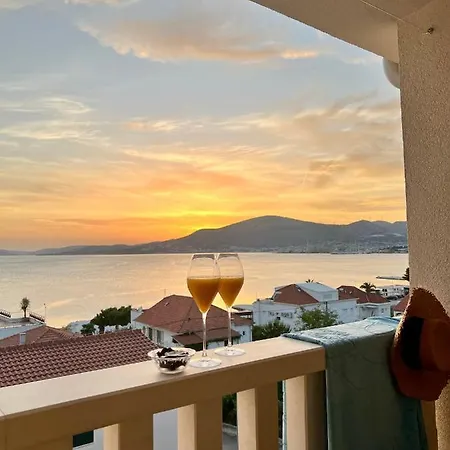 Apartamento Penthouse Lux With A Panoramic View, Located On The Beachfront Of Ciovo-trogir *