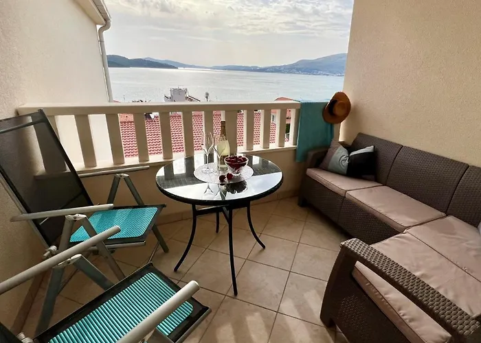 Penthouse Lux With A Panoramic View, Located On The Beachfront Of Ciovo-trogir 公寓