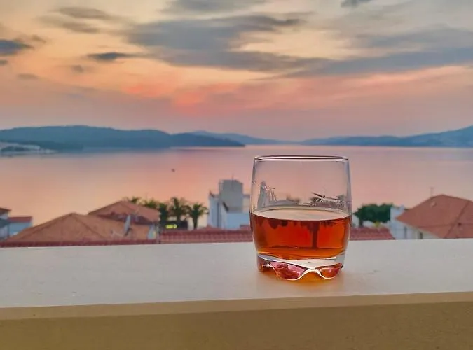 Penthouse Lux With A Panoramic View, Located On The Beachfront Of Ciovo-trogir *