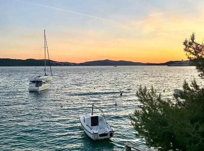 公寓 Penthouse Lux With A Panoramic View, Located On The Beachfront Of Ciovo-trogir 特罗吉尔