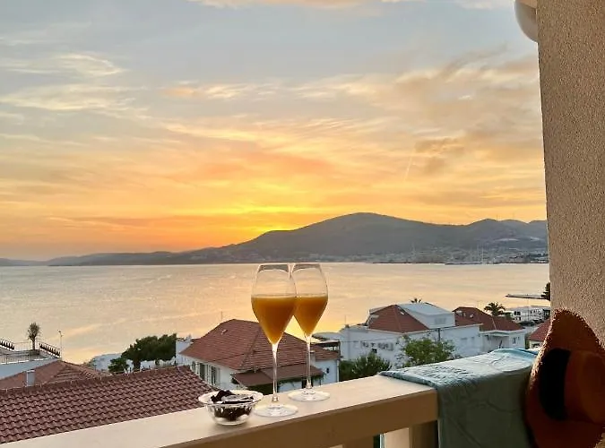 公寓 Penthouse Lux With A Panoramic View, Located On The Beachfront Of Ciovo-trogir *